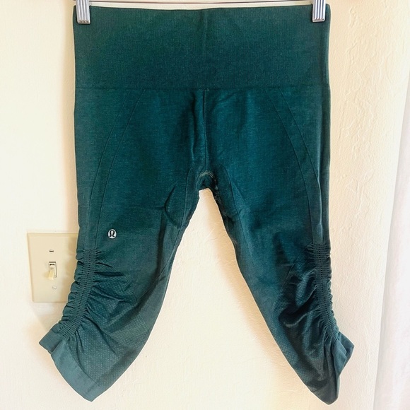 Lululemon In the Flow Seamless Knee Cropped Rushed Leggings Size 6 - Picture 1 of 8